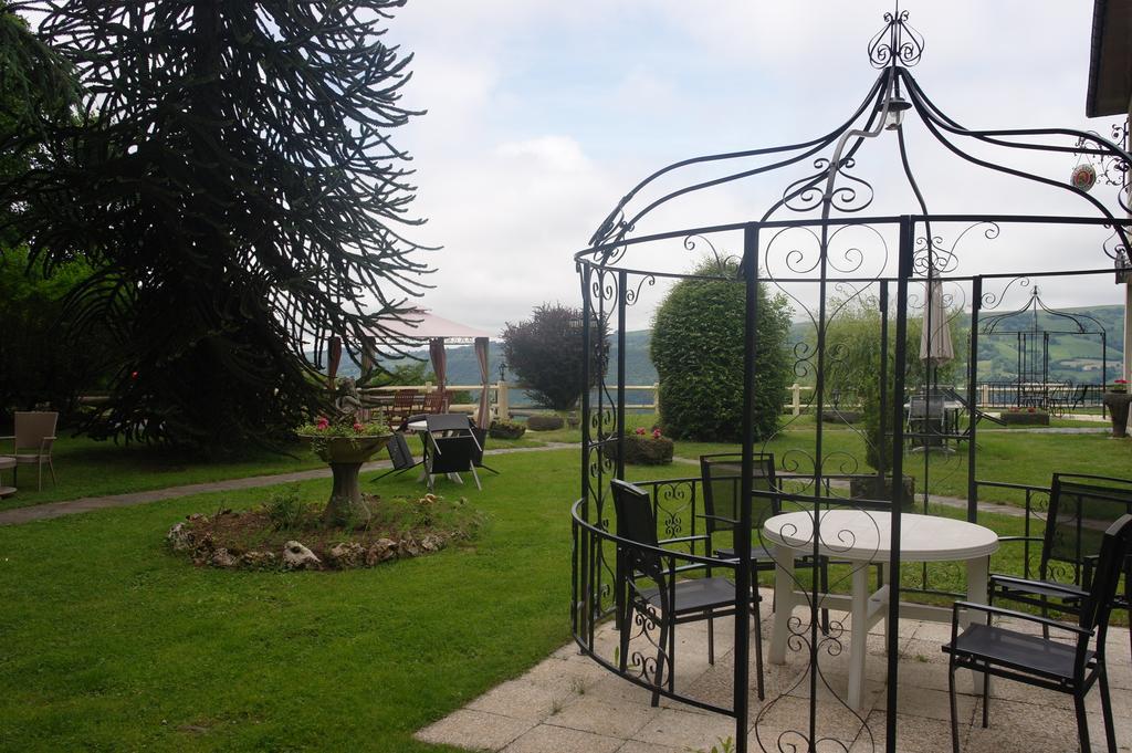 Hostellerie Saint Clement Vic-sur-Cère Exterior foto
