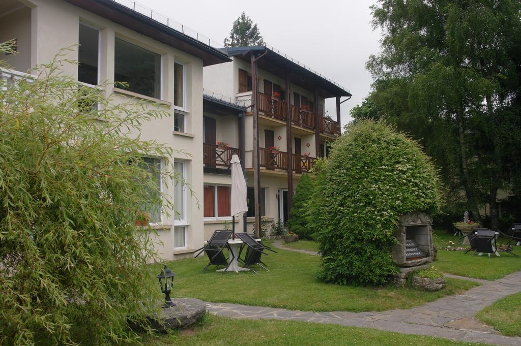 Hostellerie Saint Clement Vic-sur-Cère Exterior foto