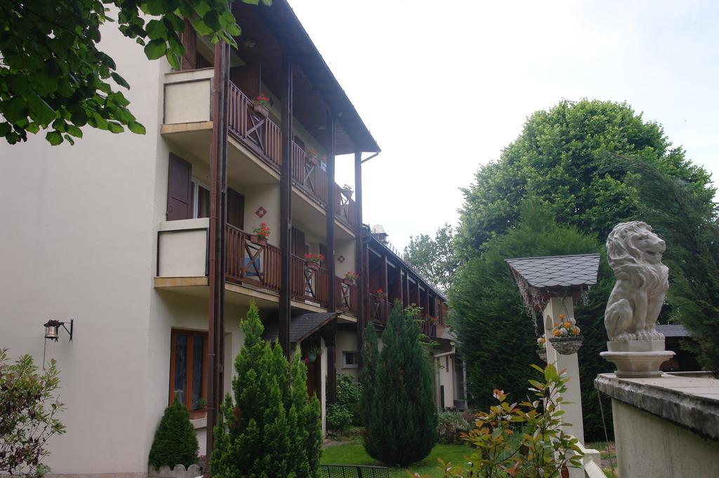 Hostellerie Saint Clement Vic-sur-Cère Exterior foto