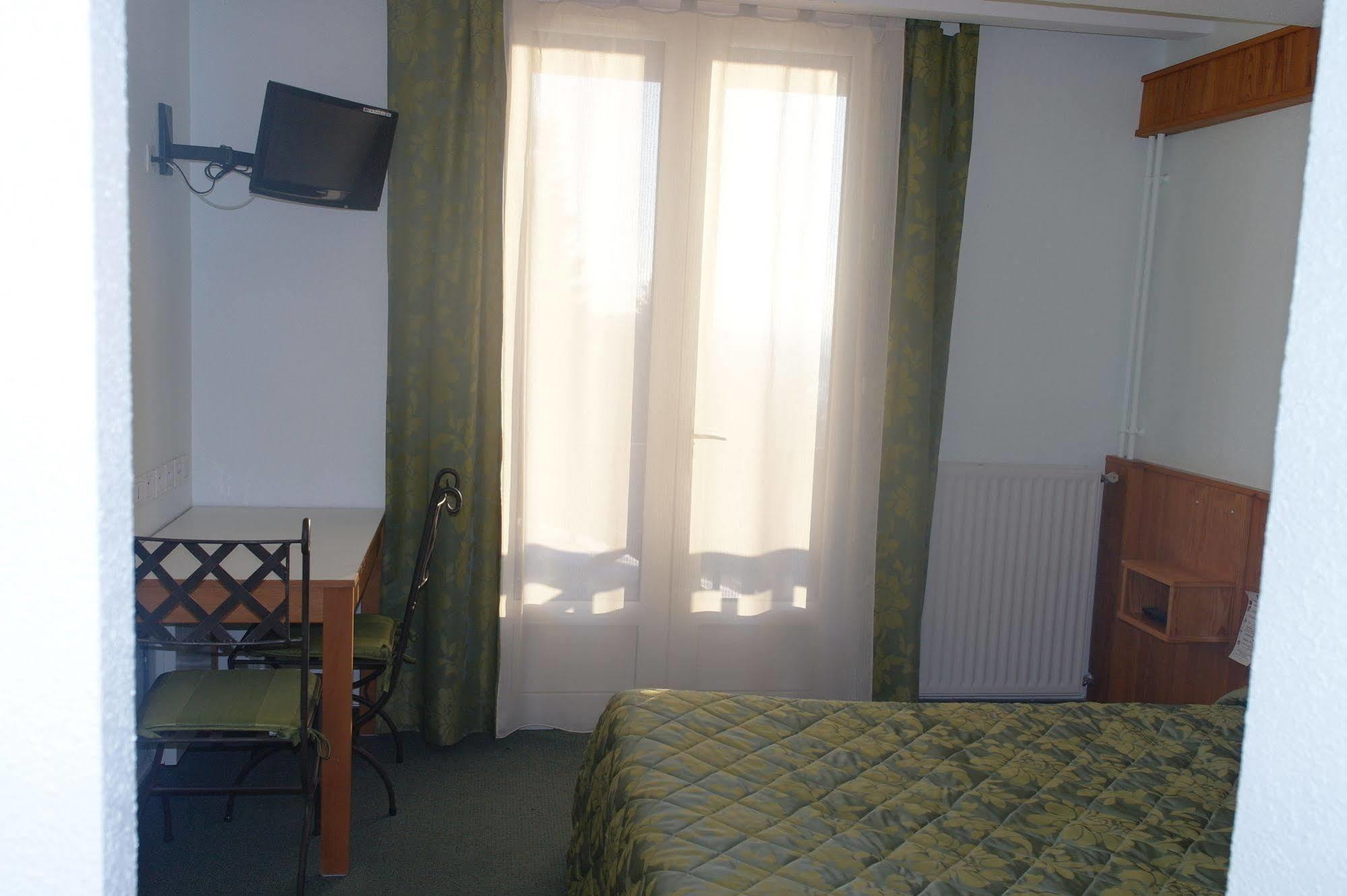 Hostellerie Saint Clement Vic-sur-Cère Exterior foto