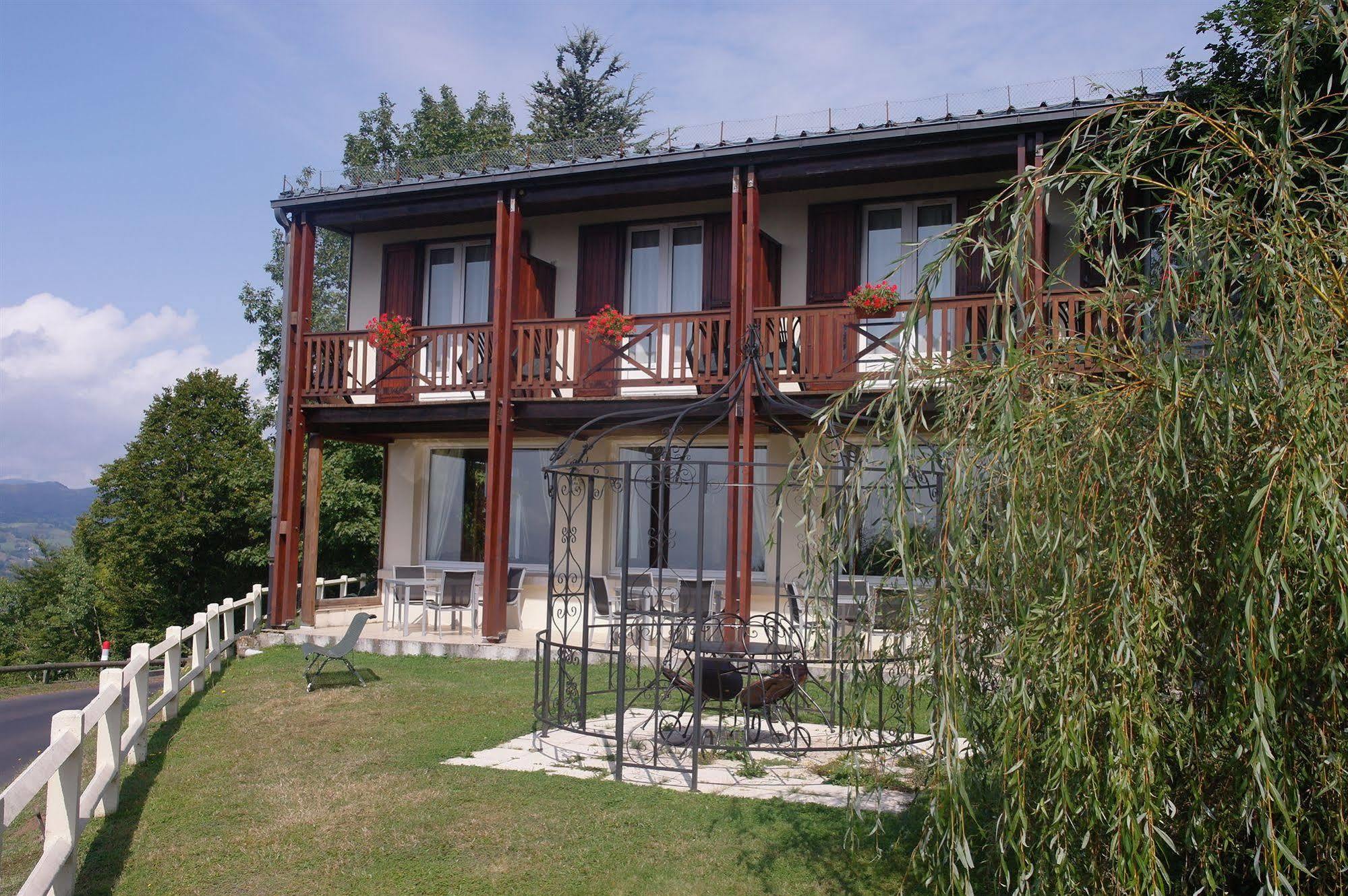 Hostellerie Saint Clement Vic-sur-Cère Exterior foto