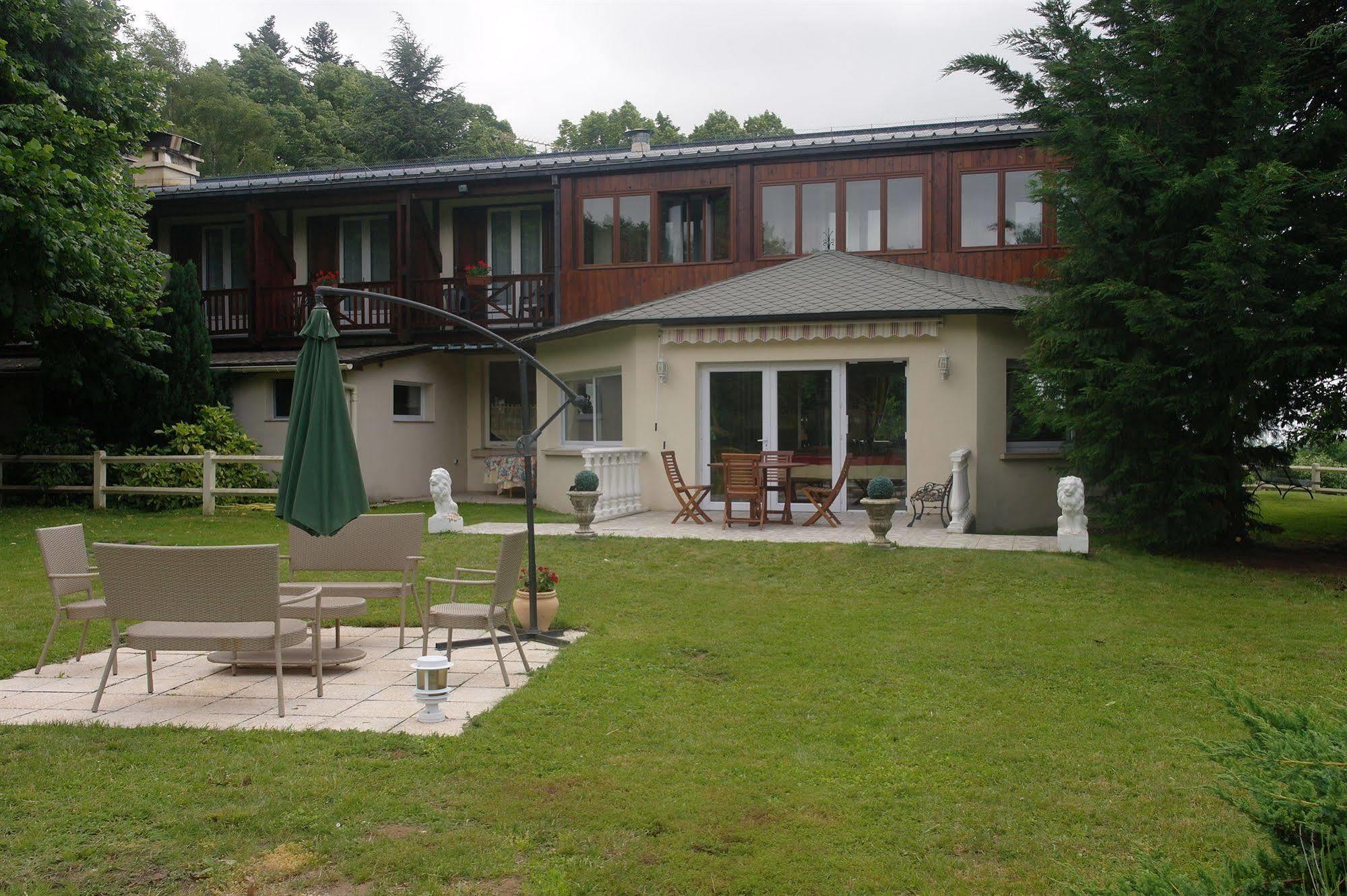 Hostellerie Saint Clement Vic-sur-Cère Exterior foto